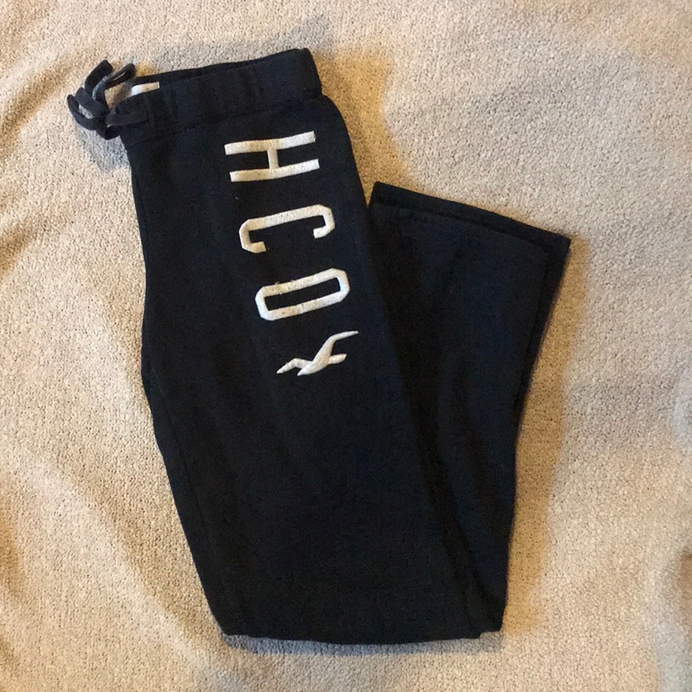 black hollister embroidered sweatpants